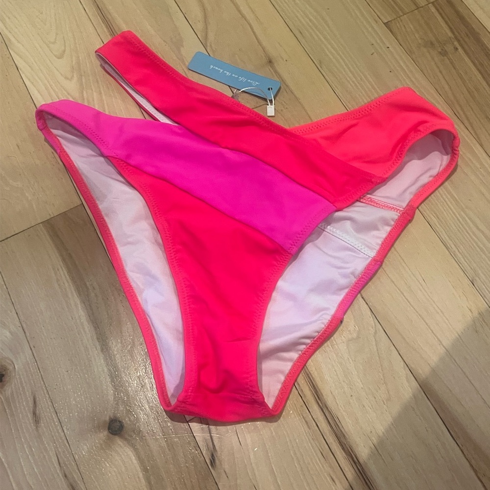 Color block bikini high waisted bottoms. Size Medium! NWT